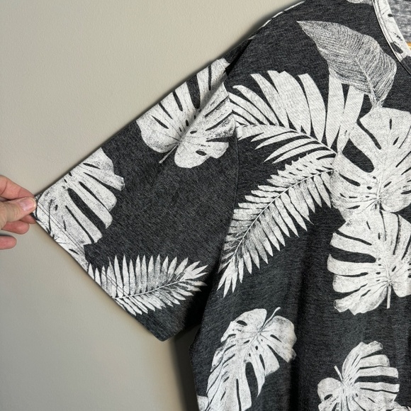 Old Navy Women's Linen Blend Tropical Leaf Print‎ Short Sleeve T-Shirt Gray XXXL - Picture 3 of 12